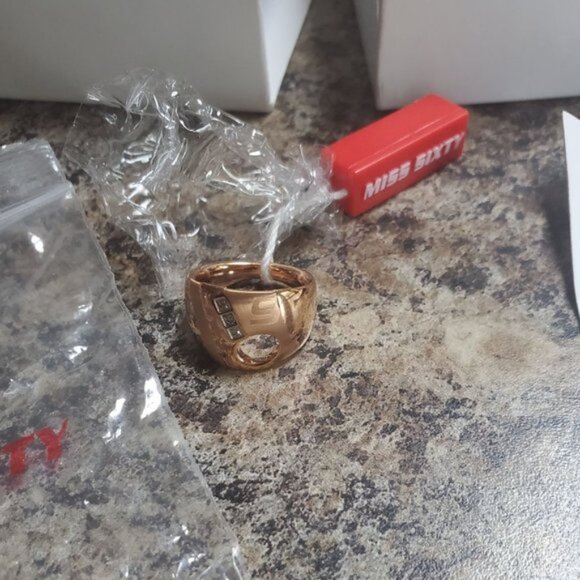 Authentic MISS SIXTY Rose Gold Chunky Diamond Ring Size 6 NWT - Picture 4 of 10